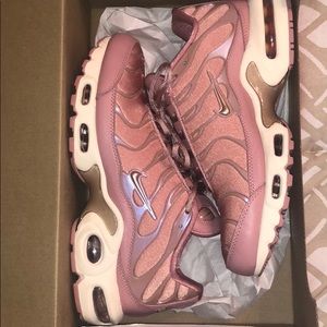 Rust pink / metallic rose gold Nike Vapormax